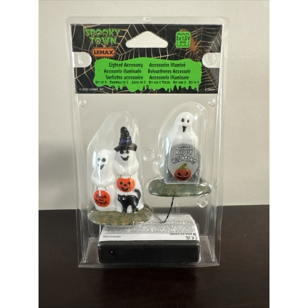 Lemax 2022 Happy Halloween Ghosts Spooky Town #24934 Pumpkin Buckets Black Cat